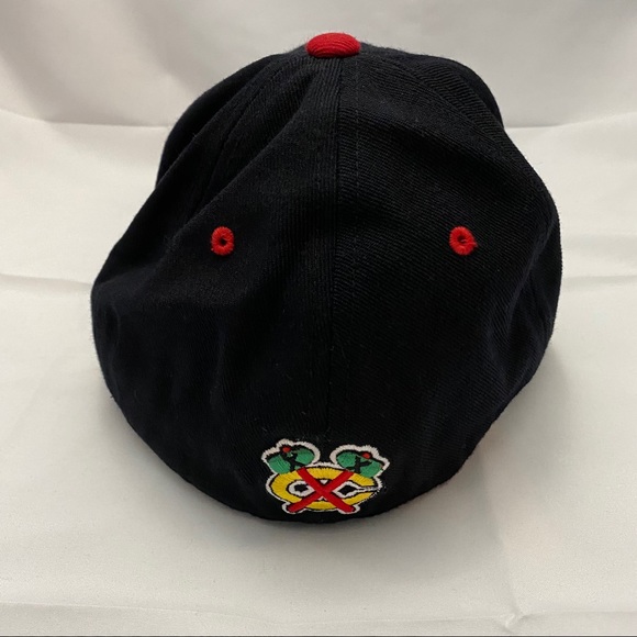 Chicago Blackhawks Embroidered Zephyr Fitted Hat - Picture 4 of 9